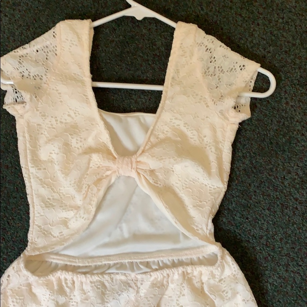 Short dress white/cream lace floral short